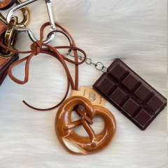 Брелок "Крендель и шоколадка" 